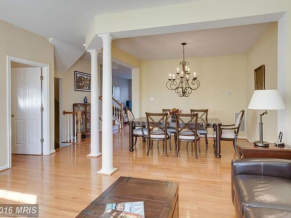 4th image of 8589 Wyngate Manor Ct