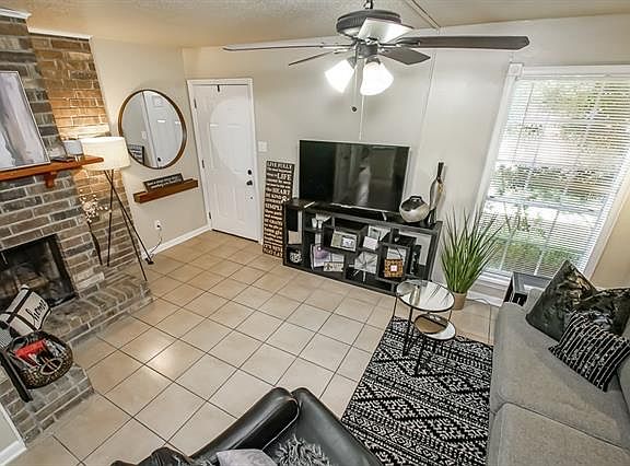3rd image of 19 Houmas Pl APT B