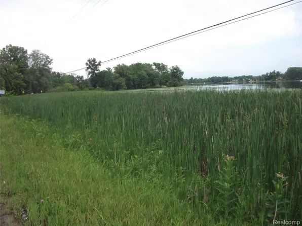 0 Kathleen Lake Dr, Ortonville, MI 48462