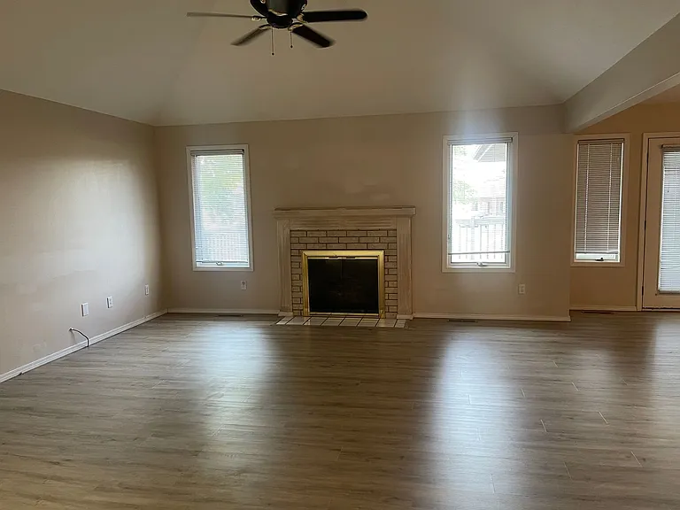 1508 E Powell St — Photo 3