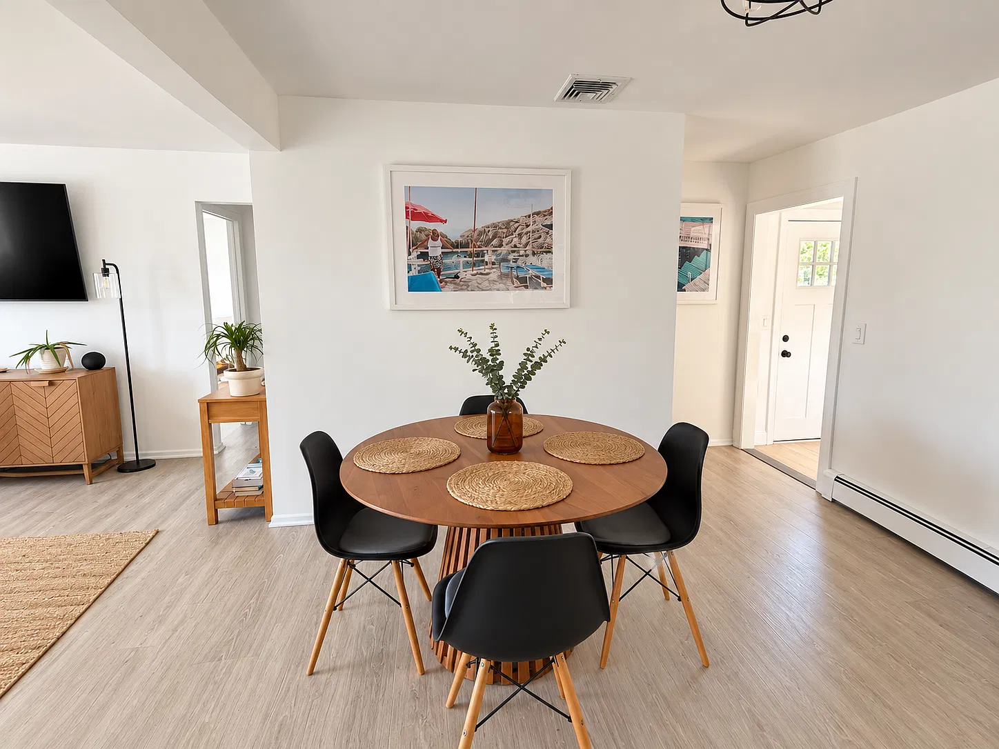 3 bed, 900 sqft, $2,800 — Photo 2