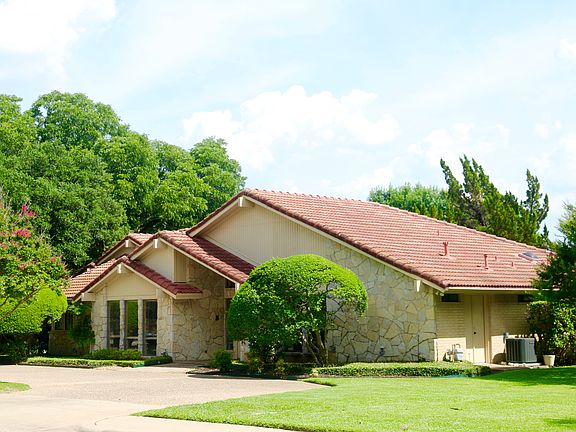 2nd image of 3009 Creekview Dr