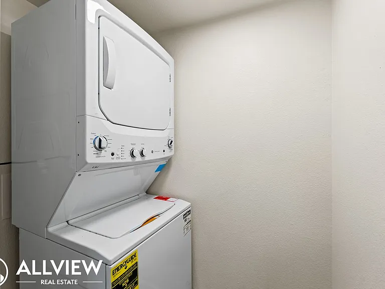 2418 Huntington Street — Photo 17