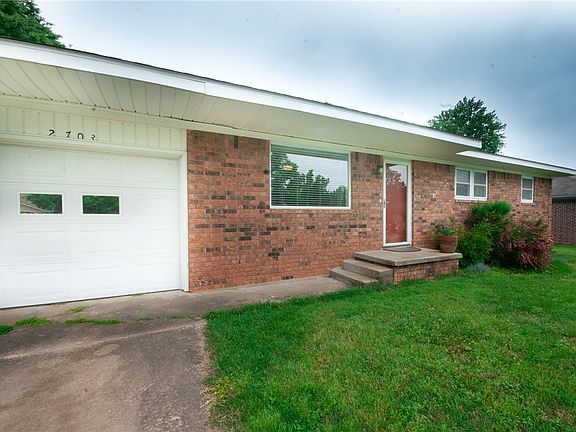 2nd image of 2703 Summitt Dr