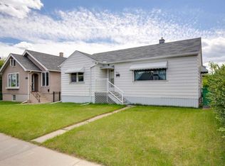 833 N 20th Ave NW, Calgary, AB T2M 1E4