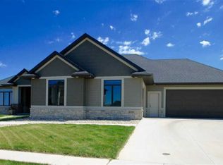 6708 S Colebrook Cir, Sioux Falls, SD 57108