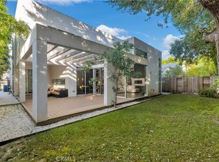 16518 Moorpark St, Encino, CA 91436