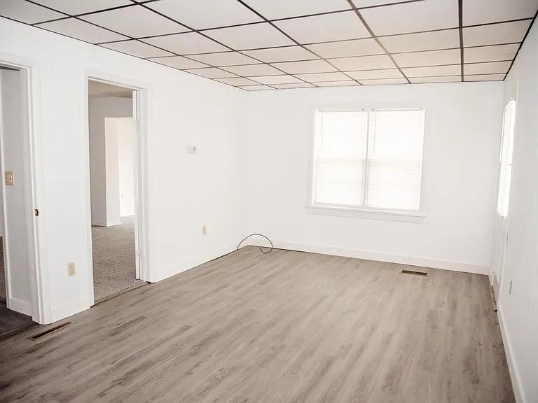 347 E High St — Photo 16