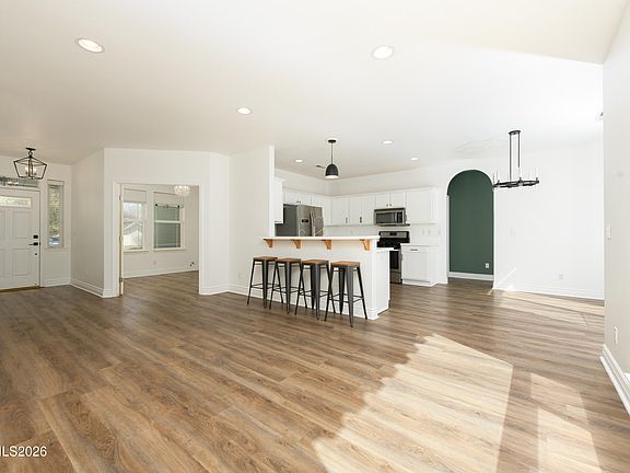 3rd image of 1379 Elges Ave