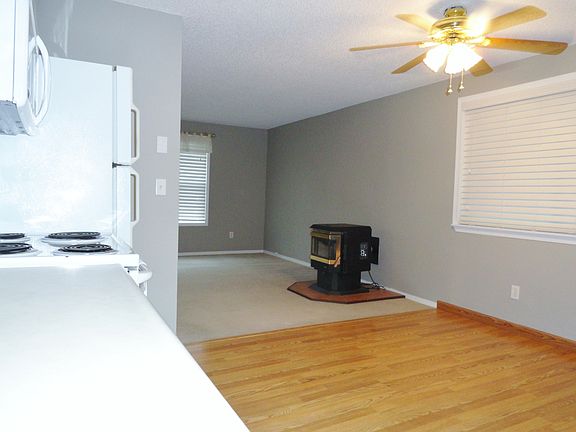 3rd image of 18710 Pioneer Way E