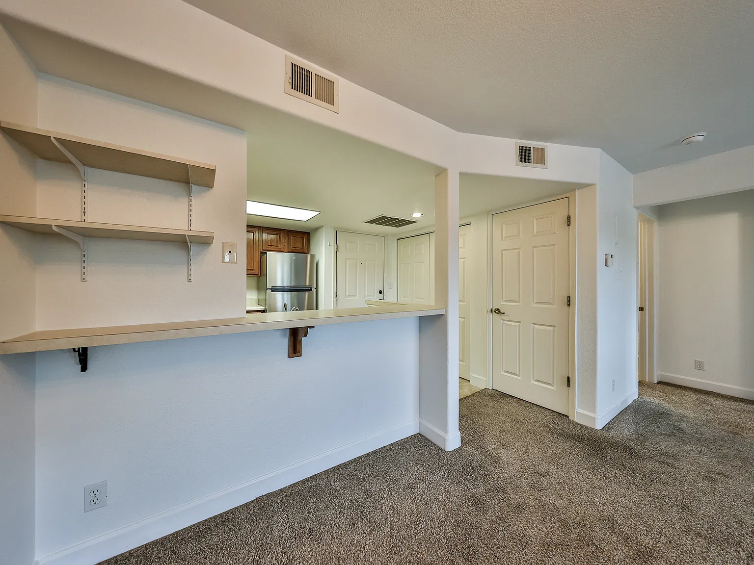 2 bed, 1051 sqft, $1,950 — Photo 4