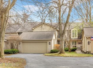 1218 S Timberview Trl, Bloomfield Hills, MI 48304