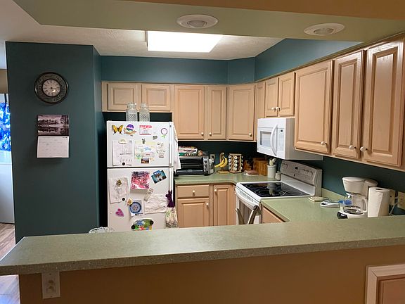 5th image of 4660 Weston Ave #94
