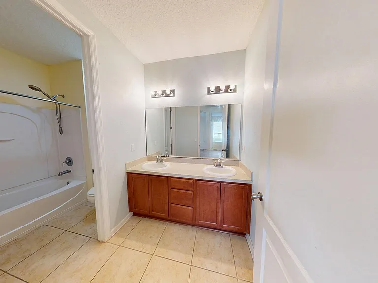 15707 Lexington Park Blvd — Photo 31