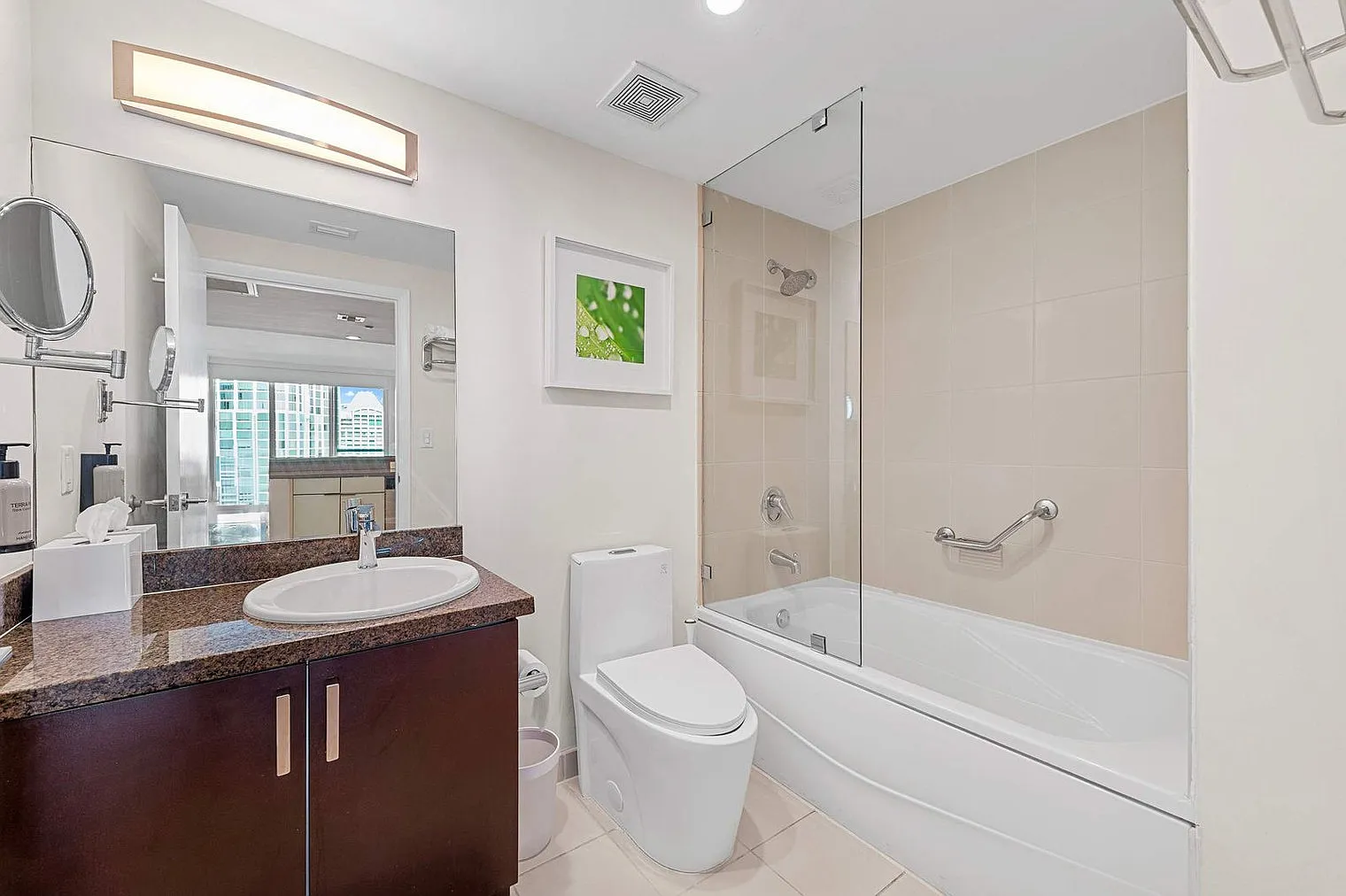 1 bed, 2.0 bath, 699 sqft, $11,338 — Photo 4