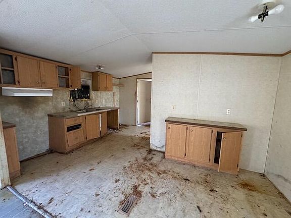 3rd image of 680 County Road 267
