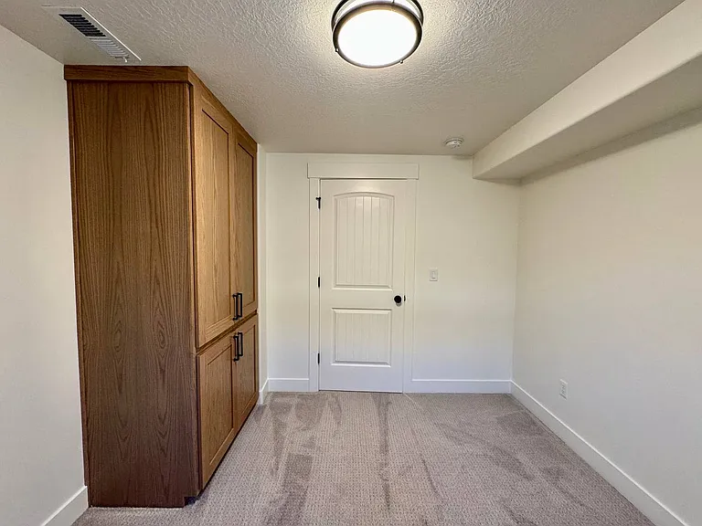 698 S Lake View Dr #B — Photo 23