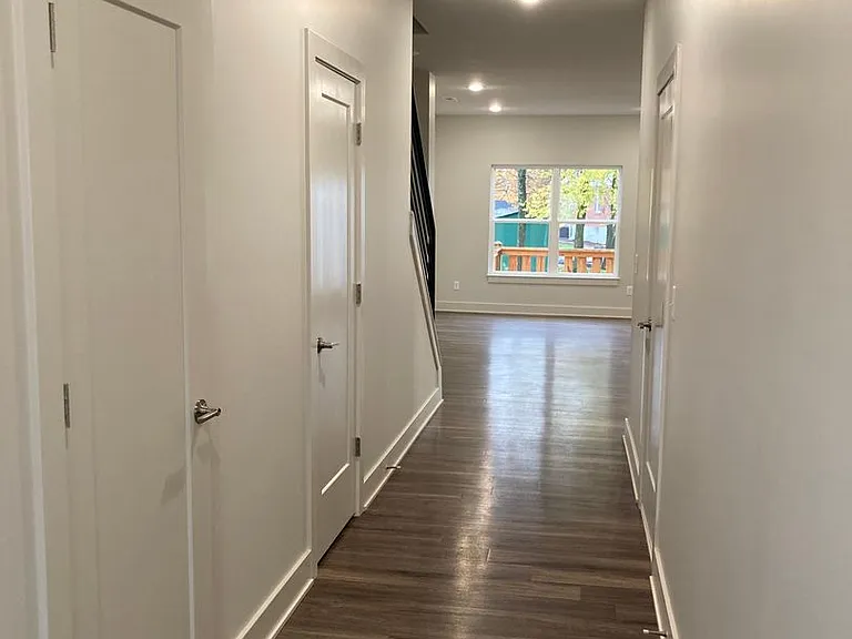 312 Lincoln St — Photo 3