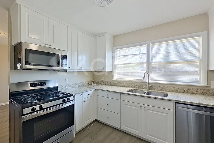 1509 Bell St — Photo 5