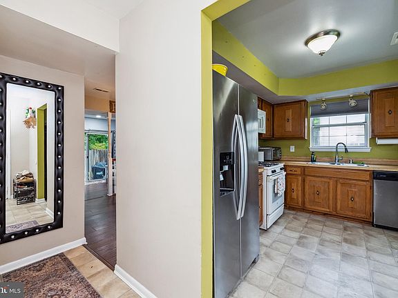 3rd image of 15053 Catalpa Ct