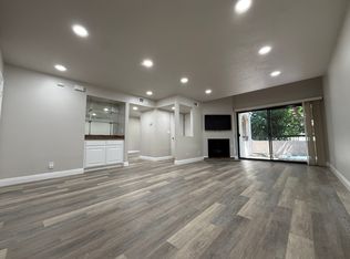 21620 Burbank Blvd Unit 4, Woodland Hills, CA 91367
