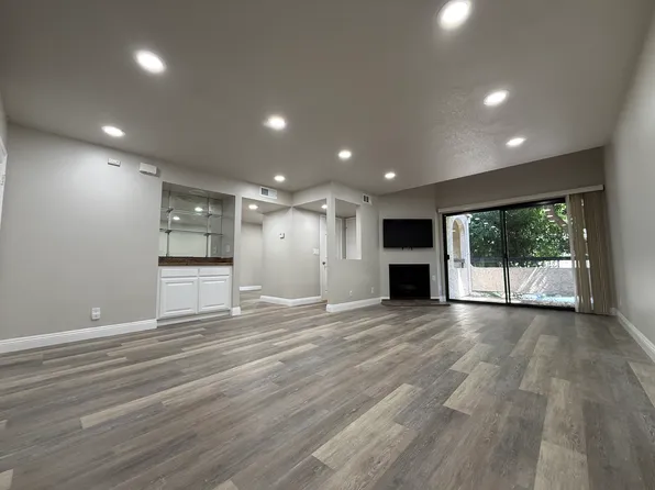 21620 Burbank Blvd Unit 4, Woodland Hills, CA 91367