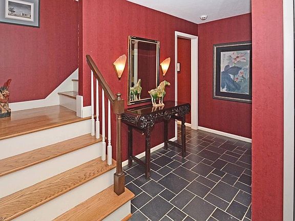 3rd image of 30605 Winsor Dr