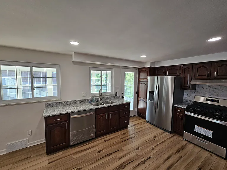 236 McCartney Dr — Photo 9