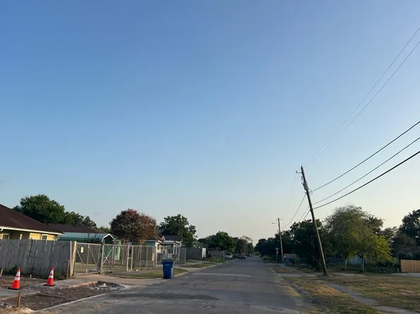 2818 Blake St, Corpus Christi, TX 78405