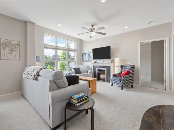 843 Quarry Rd APT 216, Coralville, IA 52241