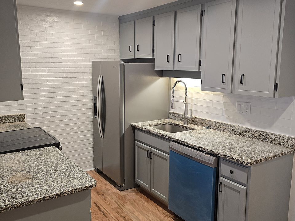 1st image of 46 Pinebrook Ln APT 1