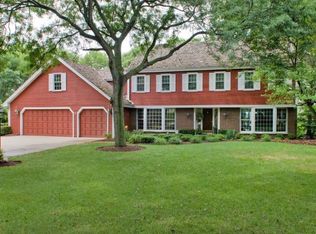 521 Lake Shore Dr N, Barrington, IL 60010