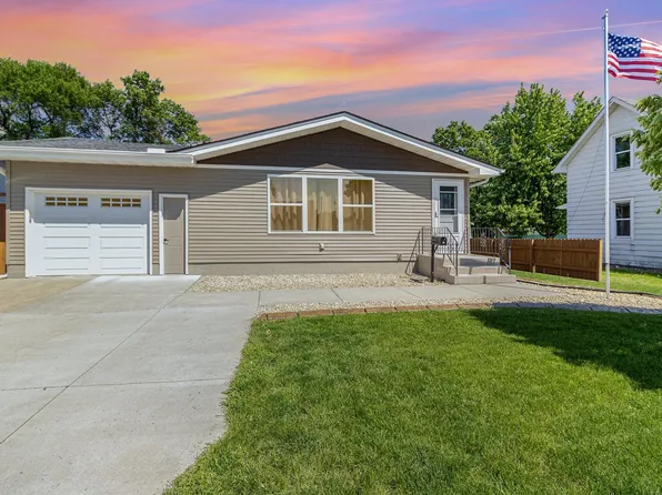 609 4th St NE, Montgomery, MN 56069