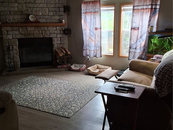 3rd image of 425 Purdy Rd