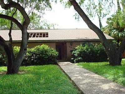 2nd image of 801 Kerria Ave