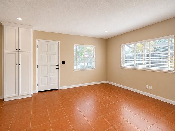 2nd image of 1540 Oneco Ave