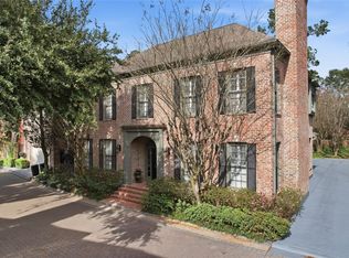 207 Sugarberry Cir, Houston, TX 77024