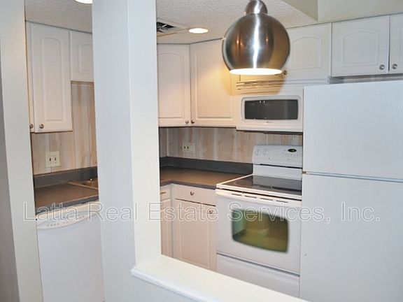 5th image of 403.5 W Walnut Ave
