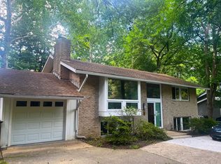 9 Persimmon Ct, Bethesda, MD 20817