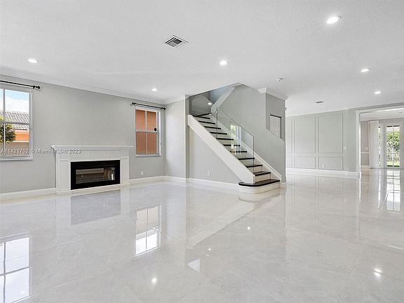 2nd image of 1175 Peregrine Way