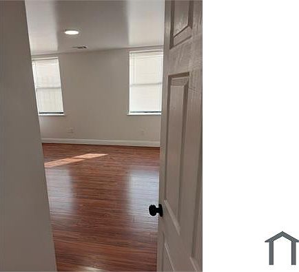 2nd image of 1512 Oak Grove Ave Unit B
