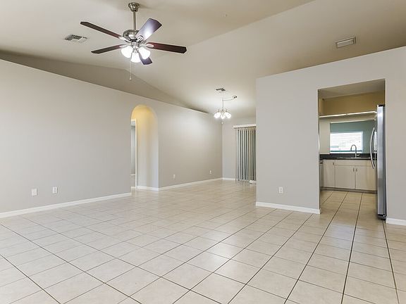 4th image of 16 NE 20th Ct