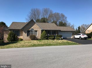 18151 Woodside Dr, Hagerstown, MD 21740