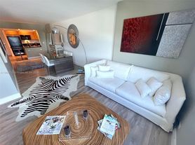2301 Collins Ave