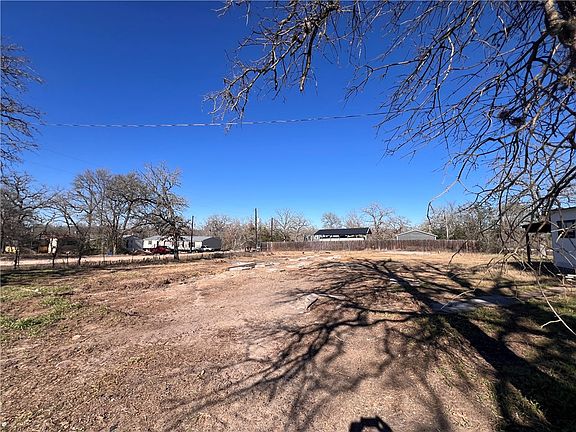 5th image of 111 Pin Oak Cir