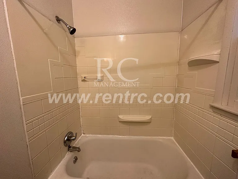 1117 N Gilbert St — Photo 6