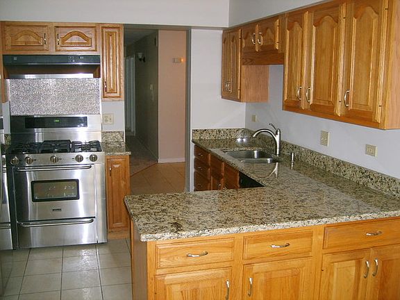 3rd image of 750 Oakwood Dr