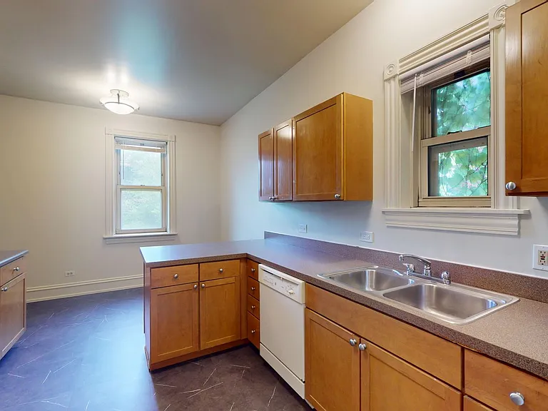 5533 S. Blackstone — Photo 32