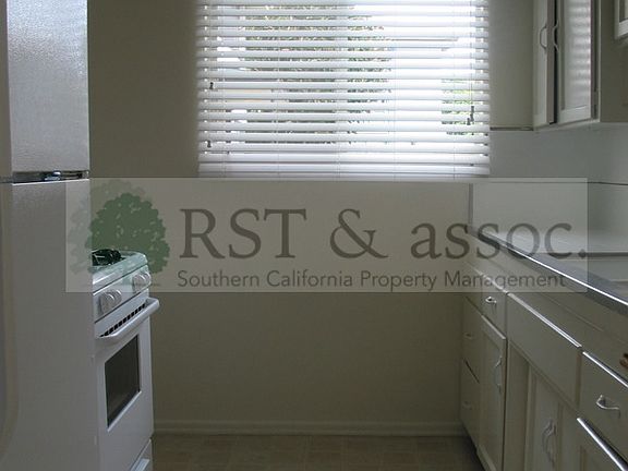 3rd image of 3186 S Barrington Ave APT A