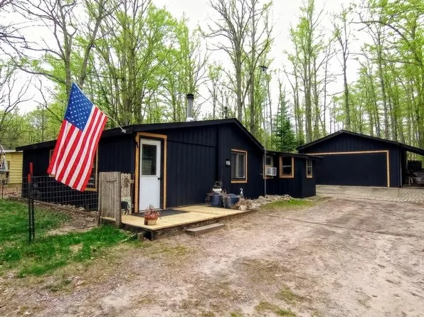 5419 Pine St, Gladwin, MI 48624